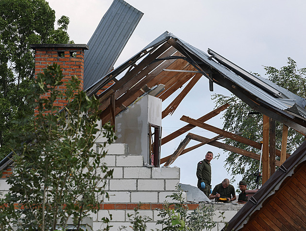 OBRAZEM: Zničené domy, drony v polích. Bezprecedentní útok Ruska proti Evropě