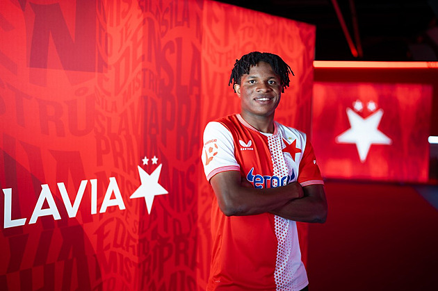 Slavia získala posilu na kraj obrany. Isife z Dukly se k novému týmu připojí v zimě