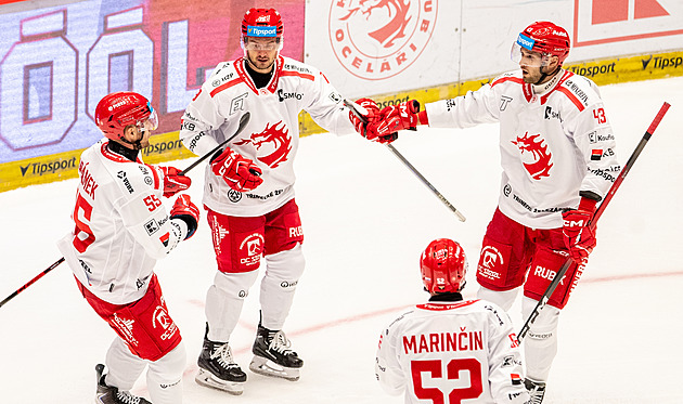 ONLINE: Pokračuje extraliga. Třinec srovnal s Olomoucí, Pardubice čeká Hradec