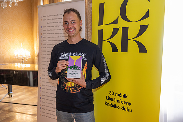 Boj za svůj klan. Držitelem ceny Knižního klubu se stal Filip Roháč s Královnou racků