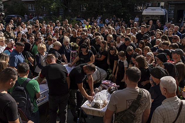 ANALÝZA: Putinovi se náramně hodí hrát si na šílence. Západ se musí pochlapit