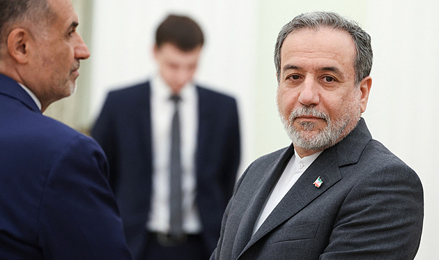 Íránský obohacený uran leží v troskách, tvrdí ministr zahraničí Arakčí