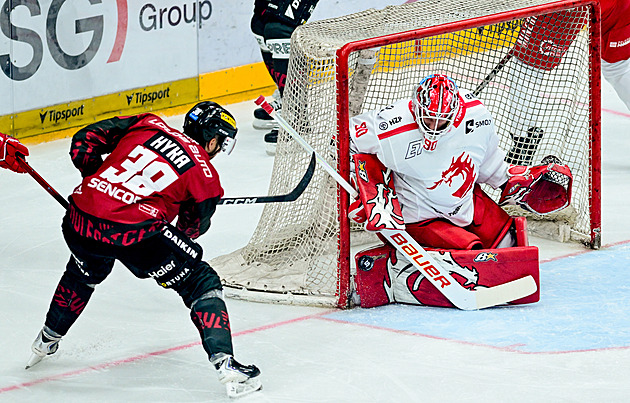 ONLINE: Sparta ve šlágru s Třincem zvyšuje, Pardubice přišly o náskok