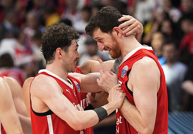 Turci zkrotili Janise, ve finále EuroBasketu se utkají se suverénním Německem