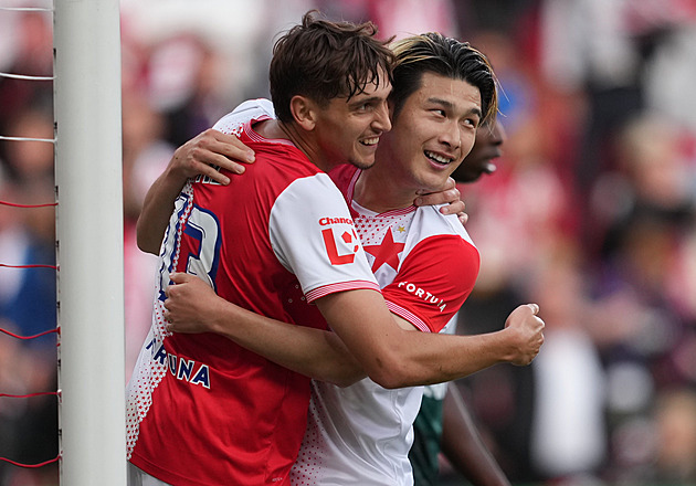 ONLINE: Slavia - Karviná 1:1, v nastavení půle srovnává Štorman z přímého kopu