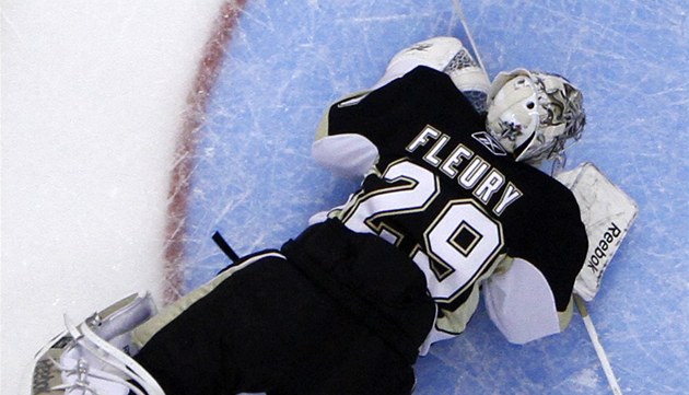 Fleury se ve čtyřiceti vrací do Pittsburghu. Aby v jeho dresu ukončil kariéru