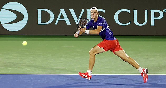 Macháč a Menšík s Američany prohrávají, zápas je kvůli nebezpečí blesků přerušen