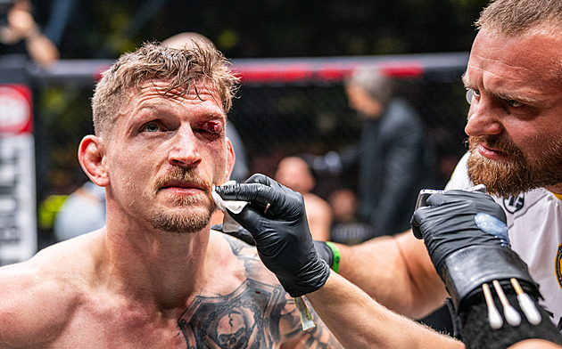 Suverén Dvořák! Z UFC do Oktagonu se vrátil vítězstvím. Mladík Batfalský nestačil