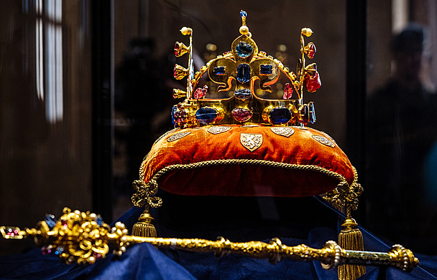 Vyzvedli korunovační klenoty, jeden z důležitých klíčníků však nečekaně chyběl