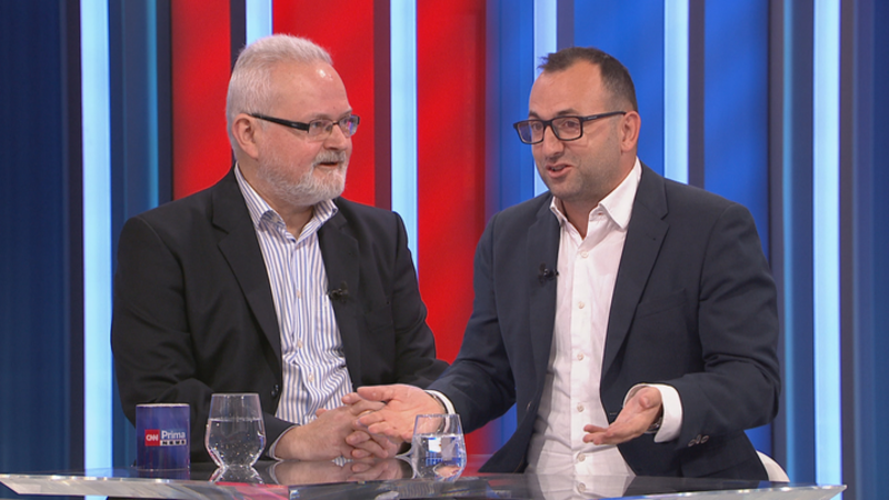 Schmarcz: Česku hrozí předčasné volby. Hrajeme si na jadernou velmoc, kritizoval Kulidakis
