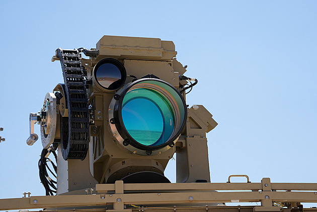 VIDEO: Izrael ukázal Železný paprsek, laserový systém sestřelí rakety i drony