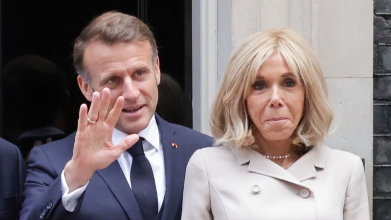 Macronova manželka chce u soudu dokázat, že je ženou. Bojuje tím proti konspiracím