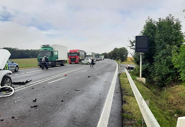 Čelní střet dvou aut u Mohelnice. Na místě jsou zranění, policie odklání dopravu