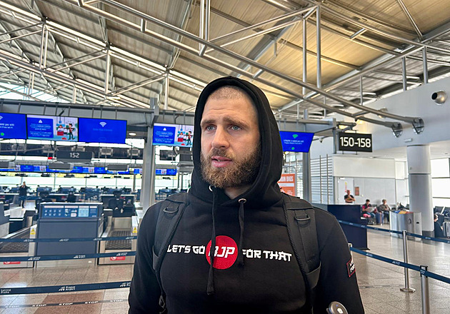 Chlapi, doplešata! Procházka si vzal na zápas UFC i extrakt z mravenců