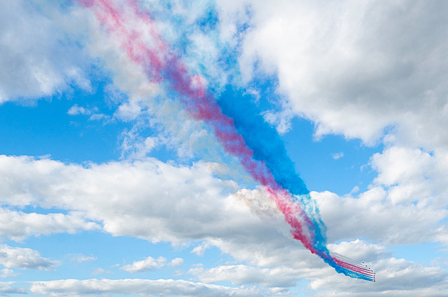 VIDEO: Takhle vypadal průlet nad Prahou ze vzduchu. Záběry natočil český gripen