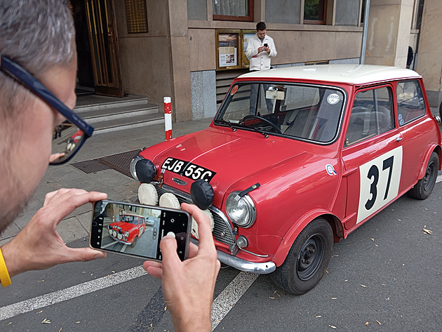 Řidičské schopnosti se stále snižují, všímá si „profesor rally“