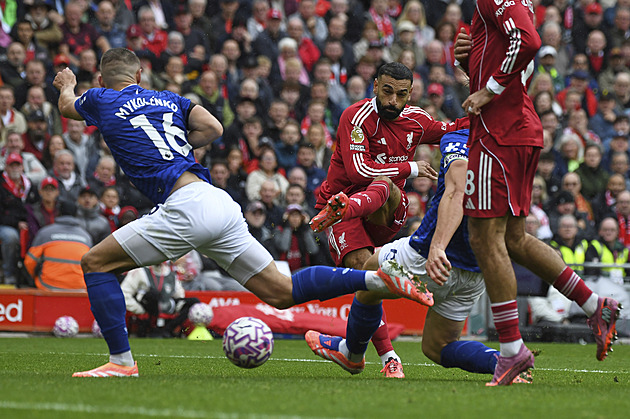 ONLINE: Krejčí posílá Wolverhampton do vedení, Liverpool v derby zdolal Everton
