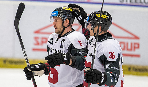 ONLINE: Kometa ztrácí, Sparta srovnává s Vítkovicemi. Třinec vede nad lídrem