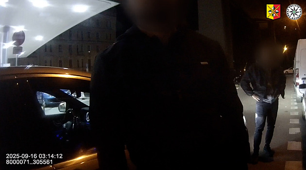 Podezřelý z postřelení muže v pražských garážích může být až v Albánii