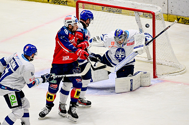 ONLINE: Pardubice ničí Kladno, Sparta srovnala v Olomouci, Litvínov otáčí