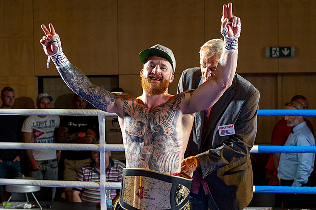 Zemřel boxer Bezvoda. Na jaře se utkal i s mistrem světa Konečným, bylo mu 38 let