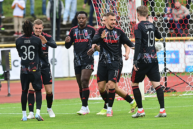 ONLINE: Sparta vede v poháru proti Varům, dvakrát se prosazuje Suchomel