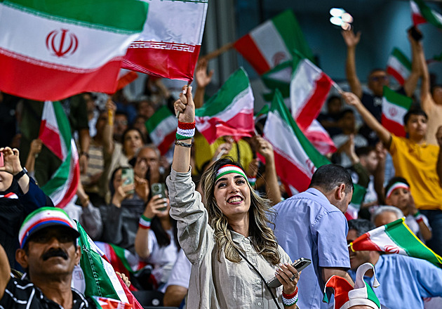 Úspěch rámují zákazy. Volejbalistům Íránu se daří, ale ne všichni jim mohou fandit