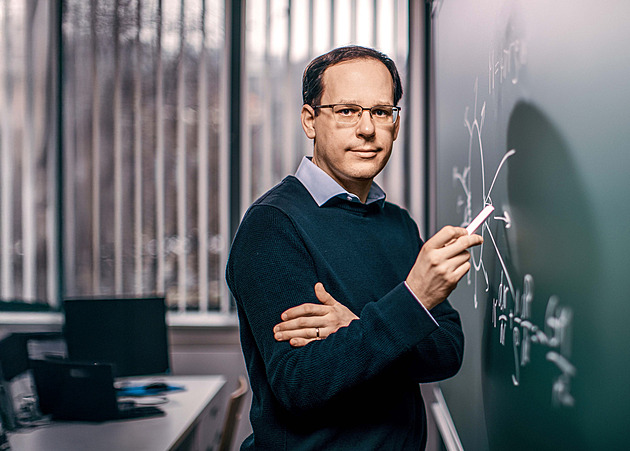 Když Slunce vyvrhne oblak nabitých částic, na reakci máme den dva, líčí astrofyzik