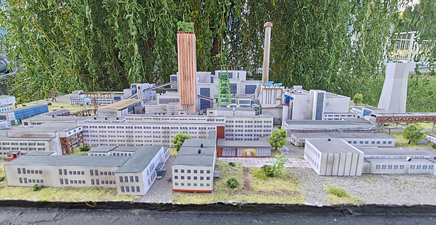 OKD si nechala udělat model Dolu ČSM. Čítá 200 budov, trubky jsou z uchošťourů