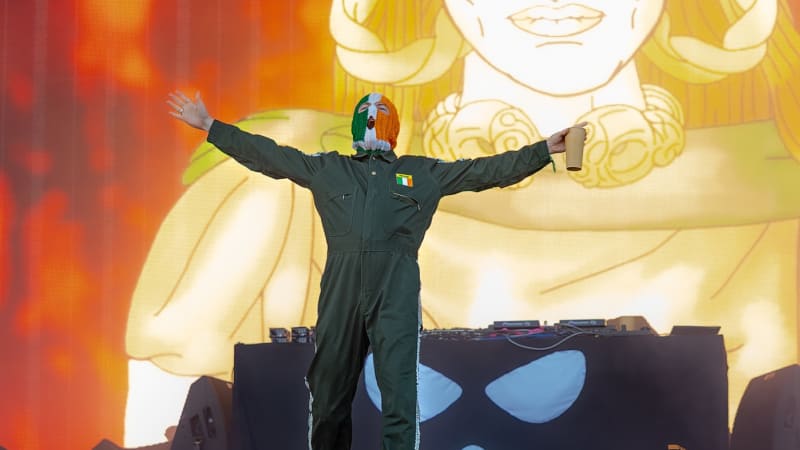 Obrat v případu rappera skupiny Kneecap: Měl hájit terorismus, soud ho přesto zprostil obvinění