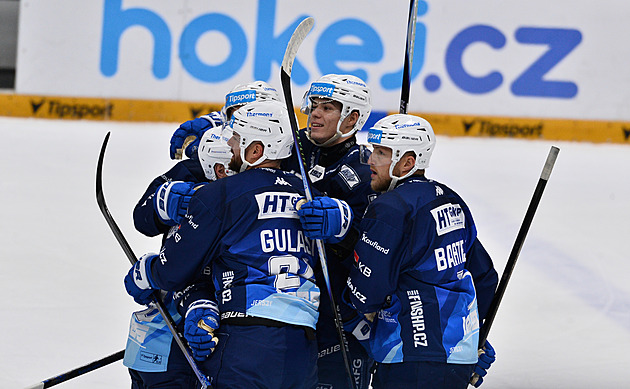 ONLINE: Kometa vede nad Pardubicemi, Kladno ztrácí s Třincem. Vary prohrály