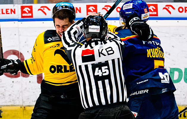 Chybí ten a ten? Jen berlička. Nesnáším výmluvy, musíme si poradit, velí Petr