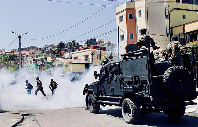 Protivládní protesty na Madagaskaru nabývají na síle. Dvě desítky lidí zemřelo