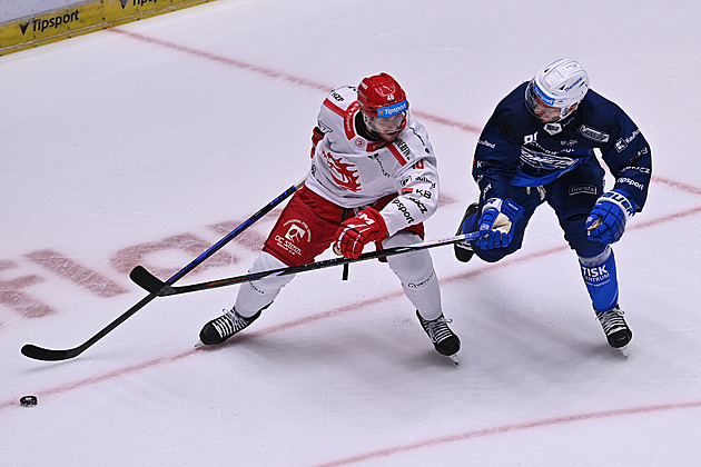 ONLINE: Třinec ve šlágru vede nad Brnem, Jágr proti Varům nakonec nehraje