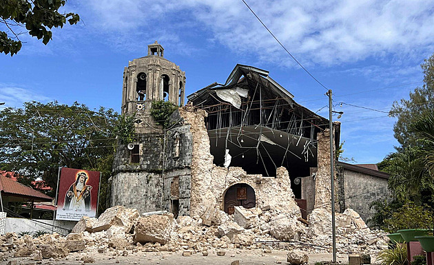 Desítky obětí, zřícené domy. Filipíny zasáhlo silné zemětřesení