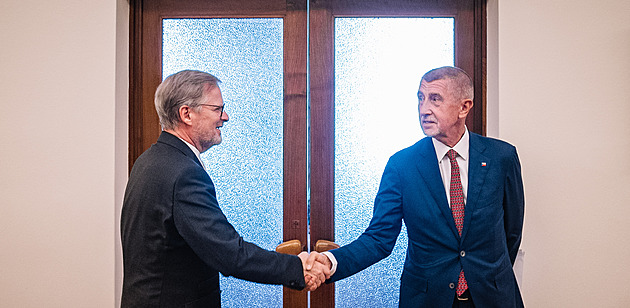 První velký televizní střet Fialy a Babiše. Sledujte ho online na iDNES.cz