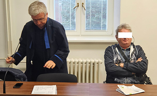 Oloupené a zbité krupiérky se bály o život. Začaly si, tvrdí soudu obžalovaný