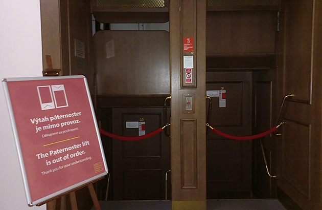 Páternoster na pražském magistrátu opět funguje. Zájemci dál musí zaplatit poplatek