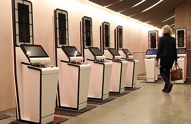 Poslední zvonění pro razítka do pasu. Třicet evropských zemí zavádí nový systém