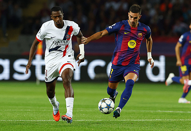 ONLINE: PSG srovnává v Barceloně, vede Arsenal i City. Kovář chytá proti Leverkusenu