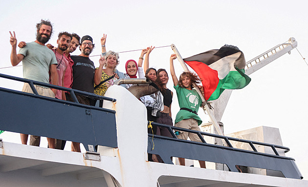 Krouží kolem nás izraelští vojáci, tvrdí Češka z propalestinské flotily