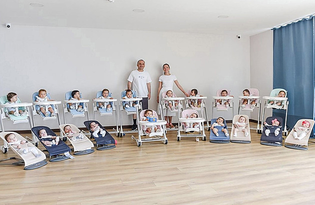 V sedmadvaceti má dvaadvacet dětí. Žena je má díky náhradním matkám