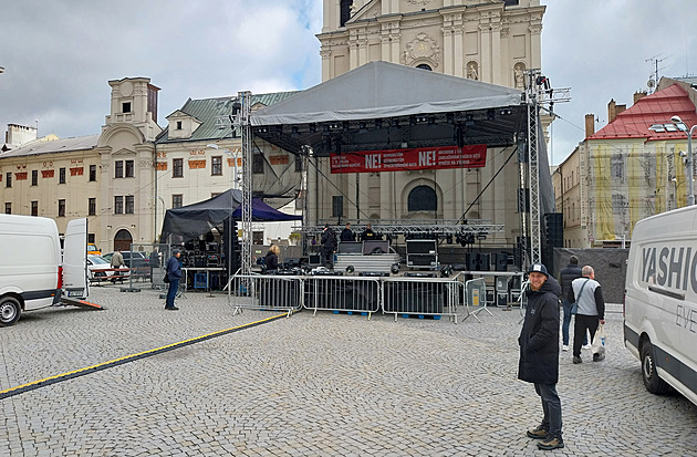 ŽIVĚ: Ne komunismu a extremismu! Velký happening podpoří Vetchý či Vášáryová