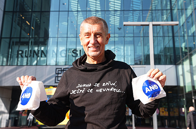 Volby 2025 ONLINE: Babiš první den voleb vsadil na osvědčenou taktiku