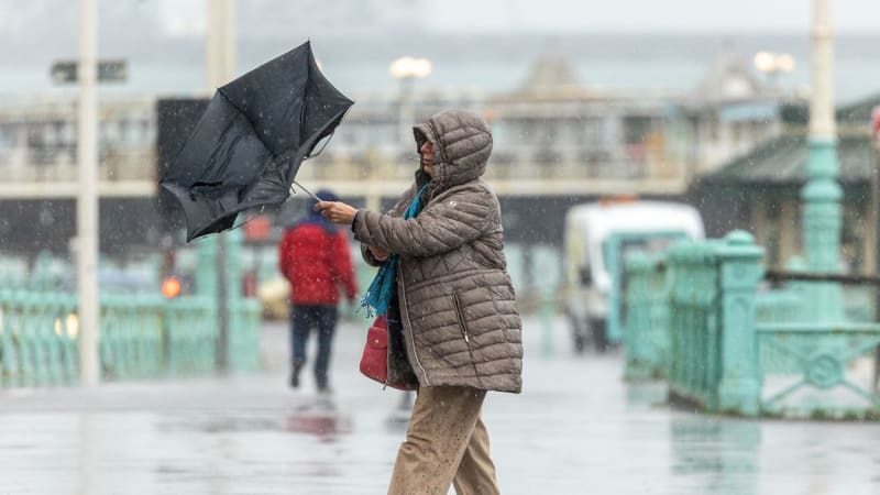 Atlantická bouře Amy se řítí na Evropu. Experti varují před ničivými dopady, vydali výstrahu