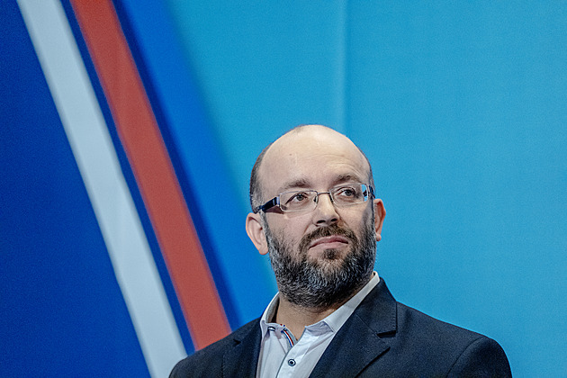 Musíme změnit ústavu, vyzývá Sterzik. Chce autoritativní režim, varuje Výborný