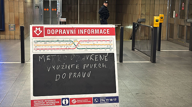 Na Chodově srazilo metro člověka, provoz  mezi Kačerovem a Háji stojí