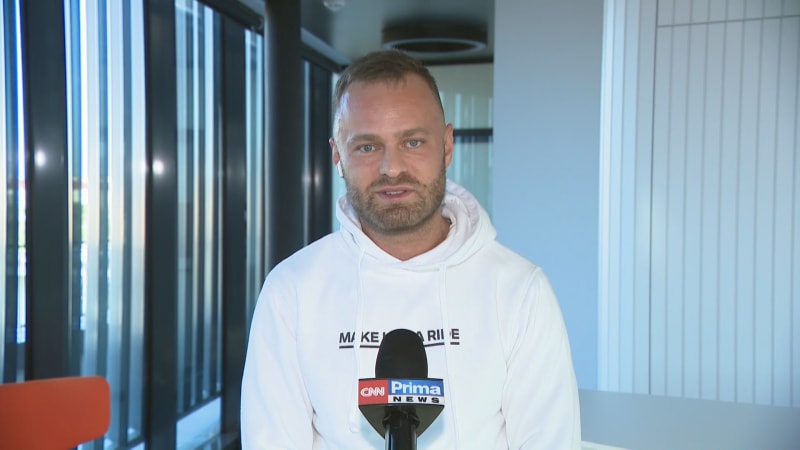 Záchranář Dvořák měl nehodu: Jsem rád, že vám sem nepíší pozůstalí. Auto mu zachránilo život