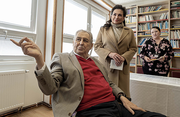 Zeman bojoval za plentou s volebním lístkem. Pak pozval Bobošíkovou na drink