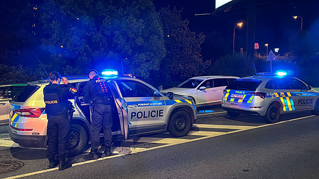 V Praze napadli muže. Byl to policista v civilu, jednoho útočníka zastřelil